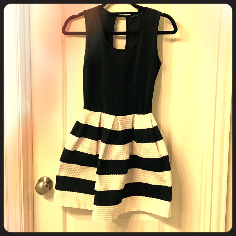 Keyhole knit dress with structured skirt